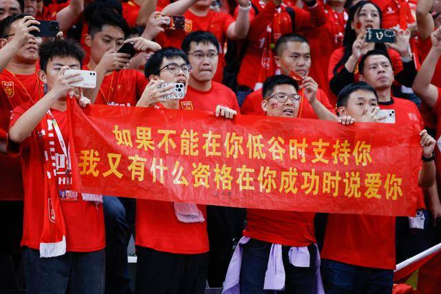 如何轻松破解中路球？许昕的三招绝技助你成乒乓高手！